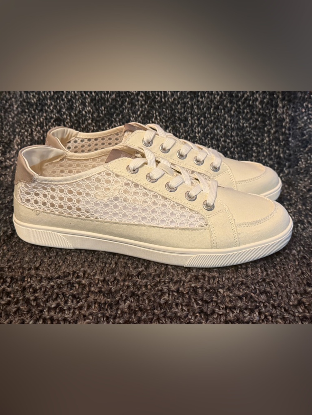 Blowfish Malibu Women’s Sneakers NIB size 11M - Picture 2 of 10
